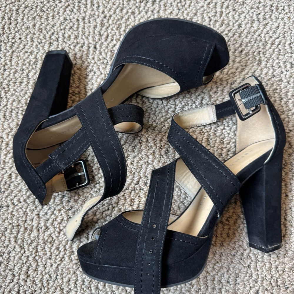 Chinese Laundry Black Heeled Sandals with Strappy Design